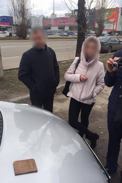 В Харькове луганчанка пыталась подкупить руководителя отделения банка