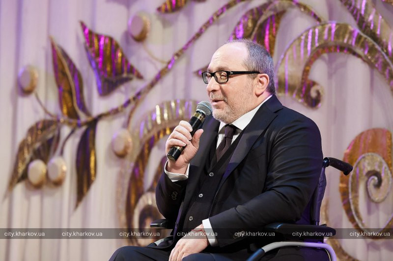 Мэр Харькова в четвертый раз стал дедушкой