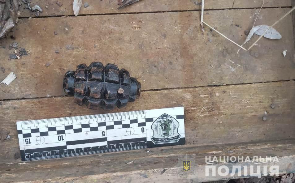 Харьковчанка обнаружила корпус гранаты вблизи детсада