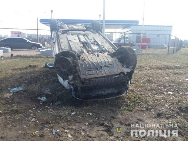 На Клочковской Volkswagen перевернулся на крышу