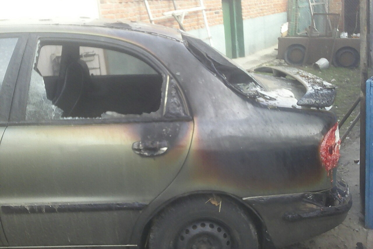 Под Харьковом пытаясь спасти автомобиль от пожара, пострадал мужчина