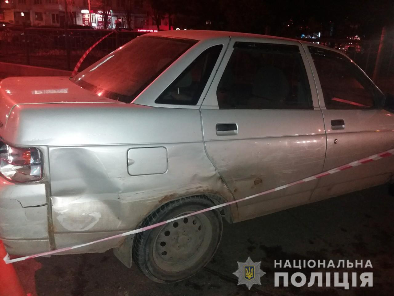 На проспекте Науки водитель сбил парня, сбежал и бросил авто (фото)