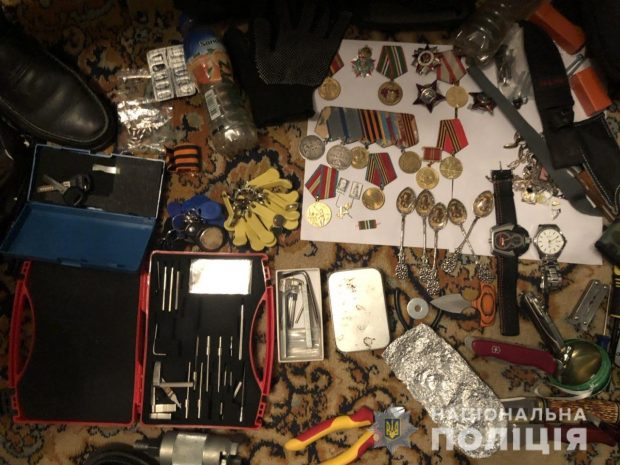 В Харькове задержали мужчин, которые промышляли квартирными кражами