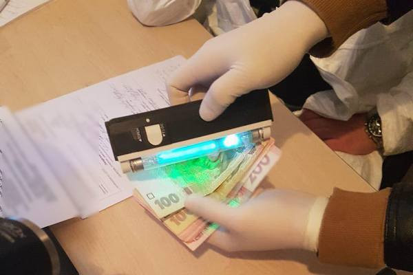 Руководителя одного из специализированных медучреждений Харьковщины разоблачили на взятке