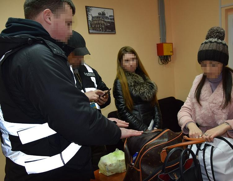На Харьковщине ликвидировали канал переправки девушек в Россию