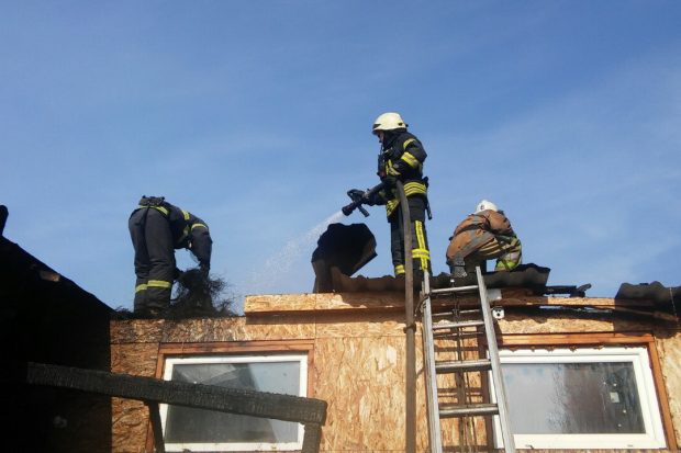В Харькове на частном СТО масштабный пожар