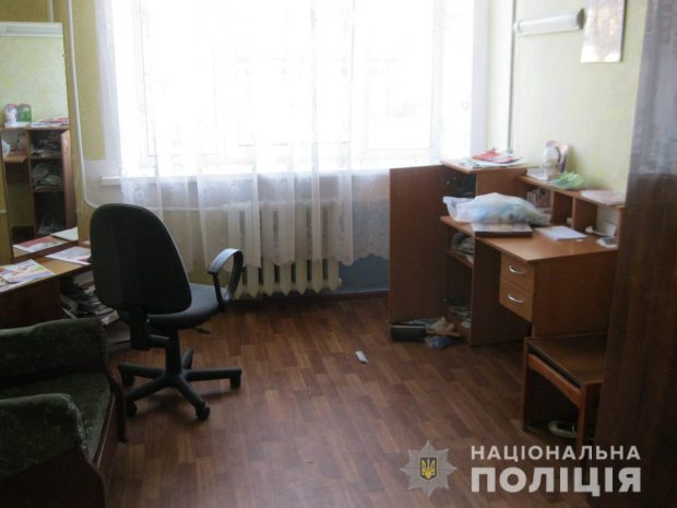 Под Харьковом мужчина ограбил медицинскую работницу