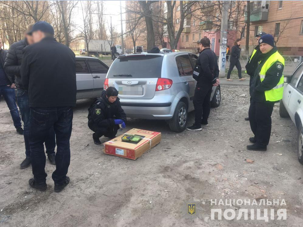 В Харькове полиция задержала двоих рецидивистов за совершение квартирной кражи (видео)
