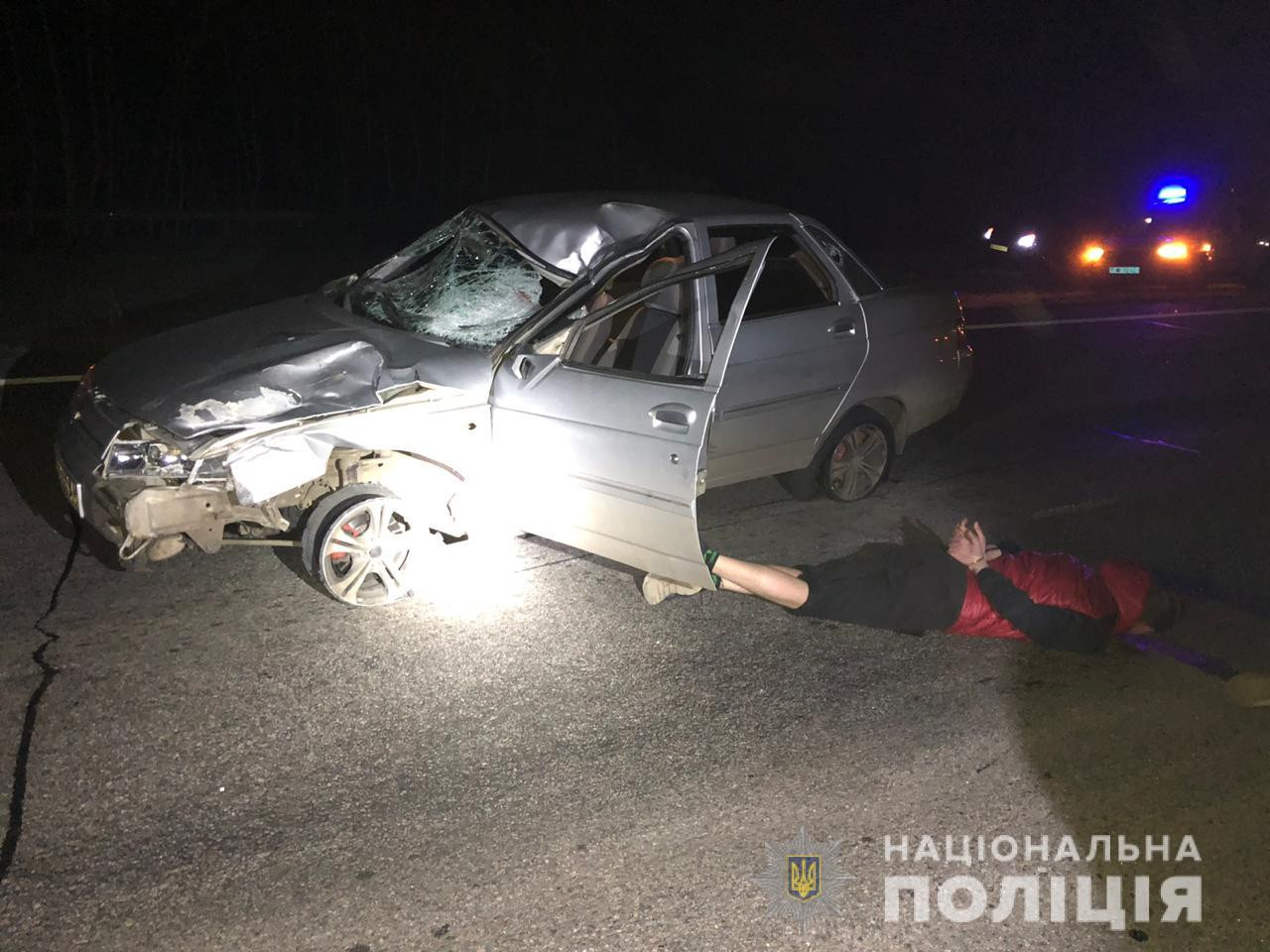 Под Харьковом водитель сбил насмерть человека и скрылся с места совершения ДТП (фото)