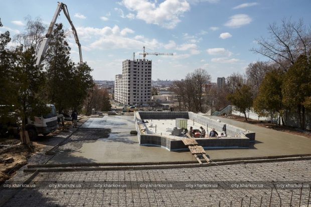 В саду Шевченко создают новые фонтаны, озеро и детскую площадку