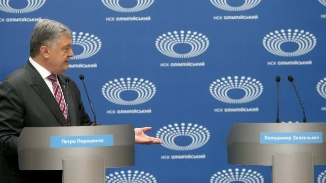 Порошенко и Зеленский подписали соглашение о дебатах