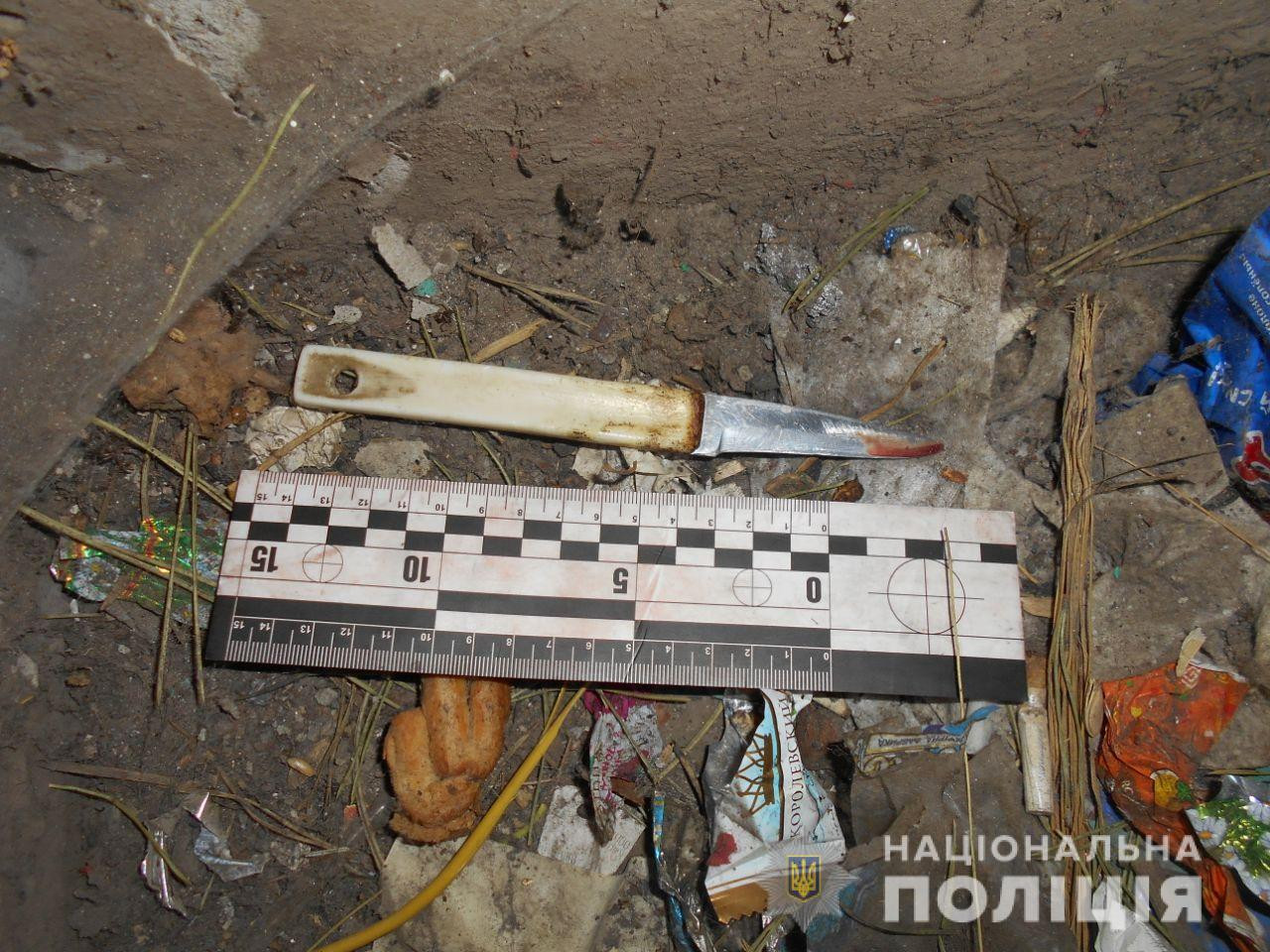 Под Харьковом на улице подростка ранили ножом в шею