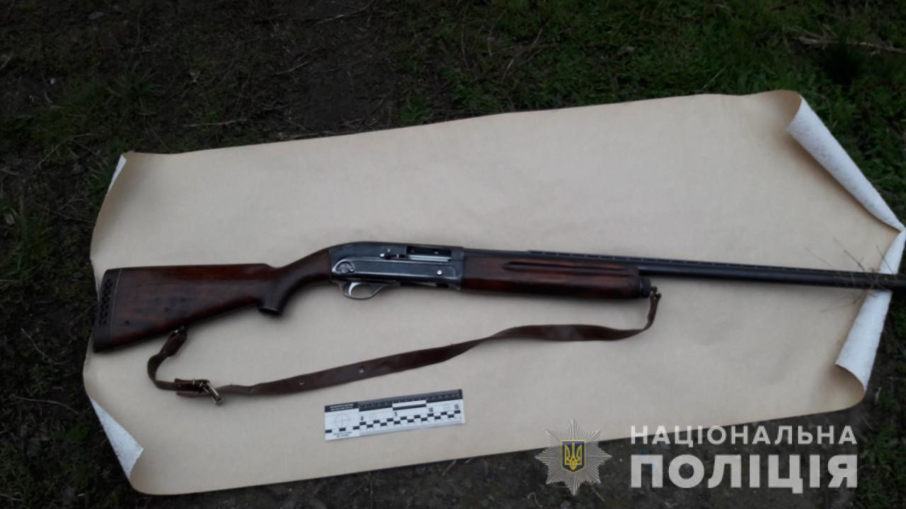 Под Харьковом мужчина из ружья выстрелил себе в грудь