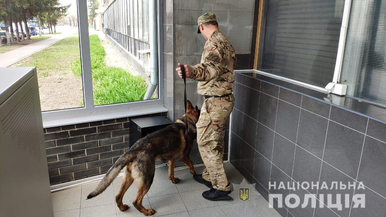 Полиция проверила сообщения о заминировании 5 объектов в Харькове (видео)