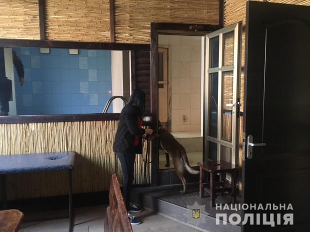 Полиция ищет бомбы в пяти отелях Харькова