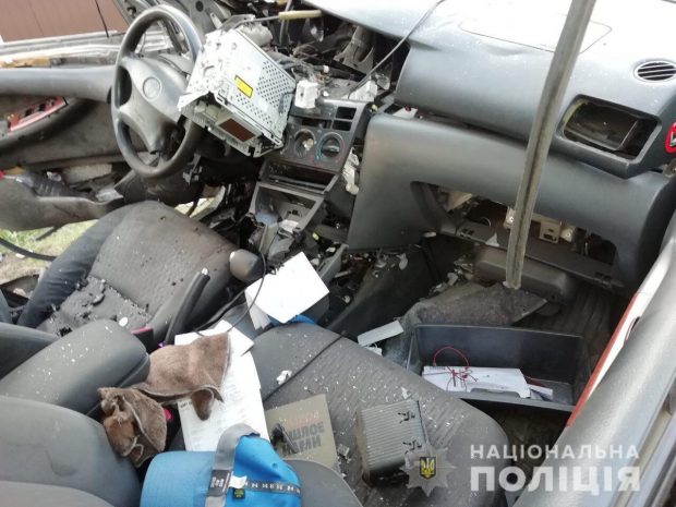 В Харькове мужчина бросил гранату в автомобиль
