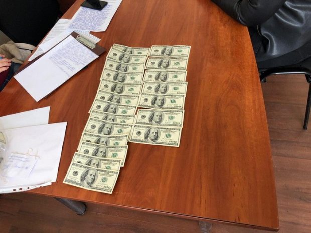 На Харьковщине СБУ задержала на взятке государственного исполнителя