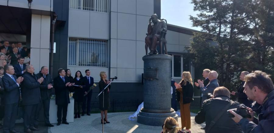 В Харькове открыли памятник Николаю Бокариусу