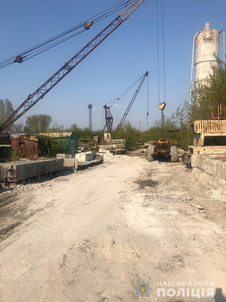 В Харькове на мужчину с крана упала кабина автомобиля