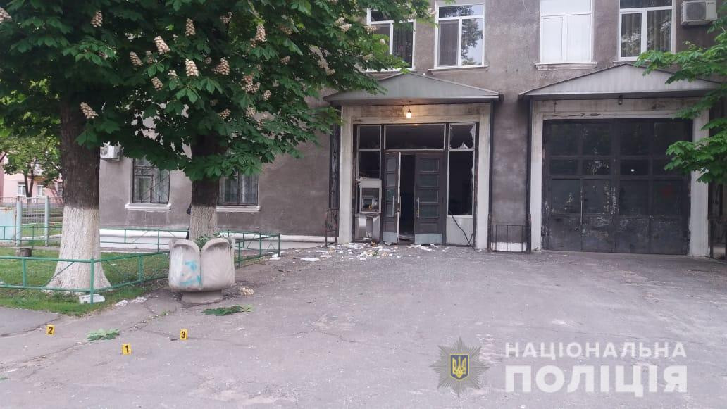 Под Харьковом неизвестные подорвали банкомат (видео)