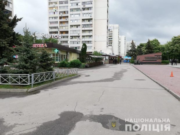 Полиция оцепила памятник Воинам-освободителям из-за коробки с конфетами и печеньем
