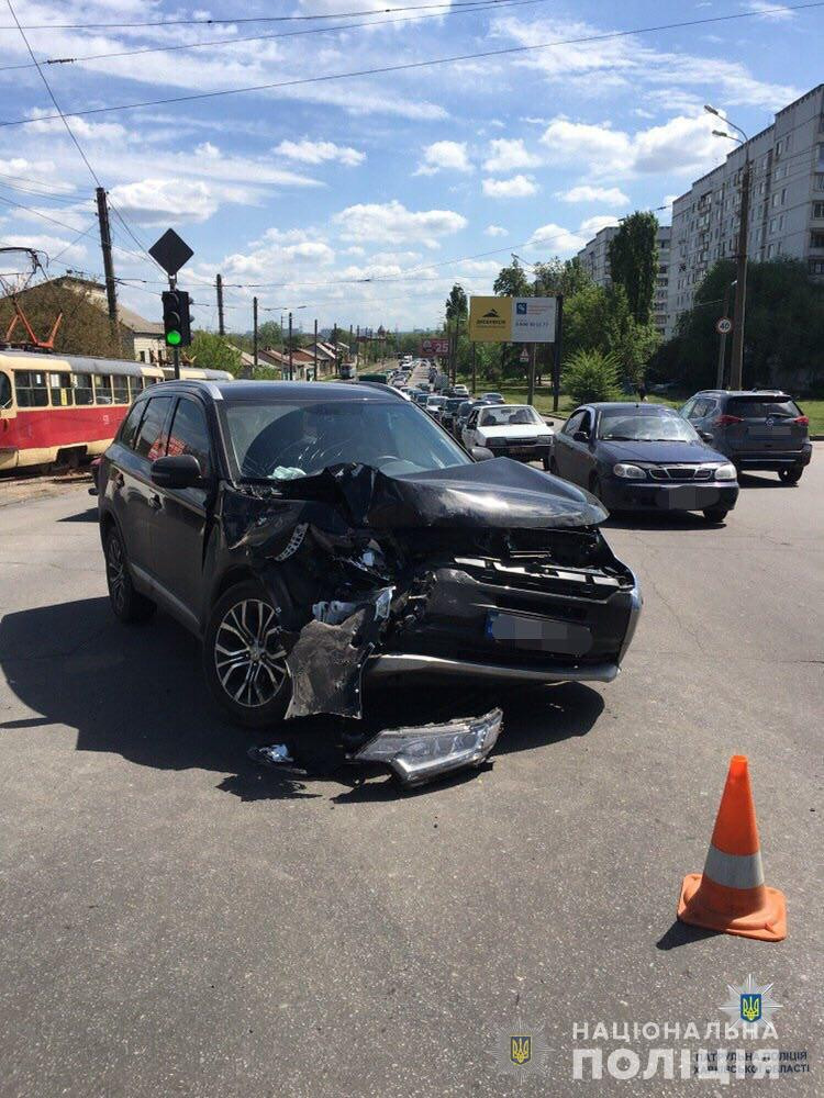 В Харькове произошла авария с участием трех автомобилей