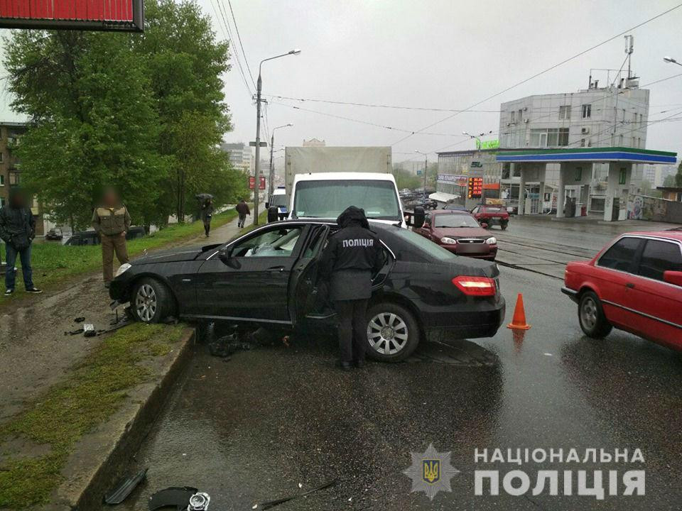 В Харькове мужчина совершил двойное ДТП на угнанном автомобиле (фото)