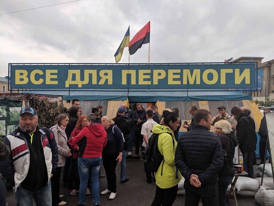Суд отклонил иск горсовета о сносе палатки на площади Свободы