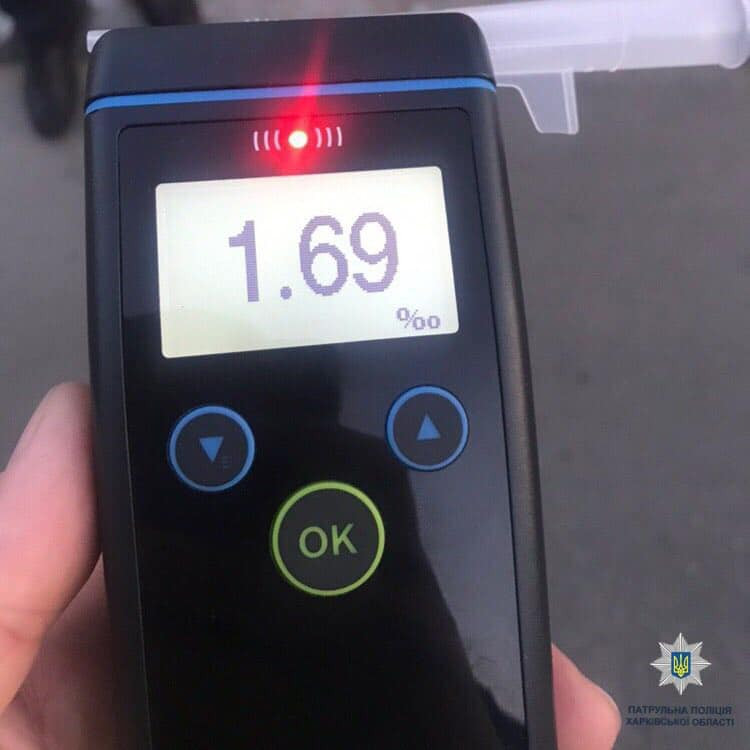 В Харькове патрульные остановили водителя у которого норма алкоголя в крови была превышена в 9 раз