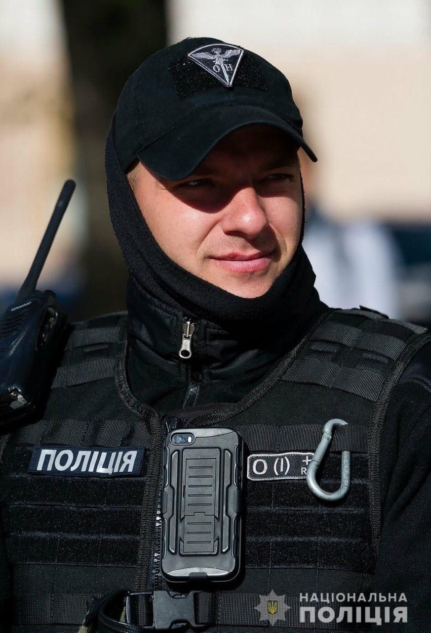 Раненый харьковский полицейский нуждается в срочной помощи