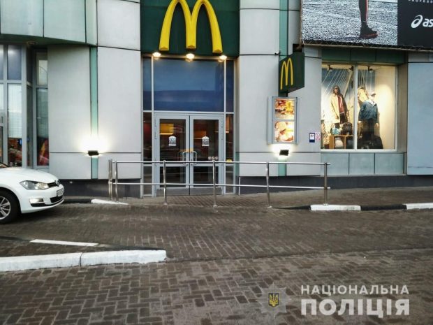 В McDonald’s из ревности харьковчанка ударила женщину ножом