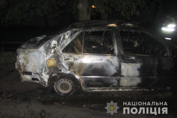 В Харькове ночью сожгли автомобиль