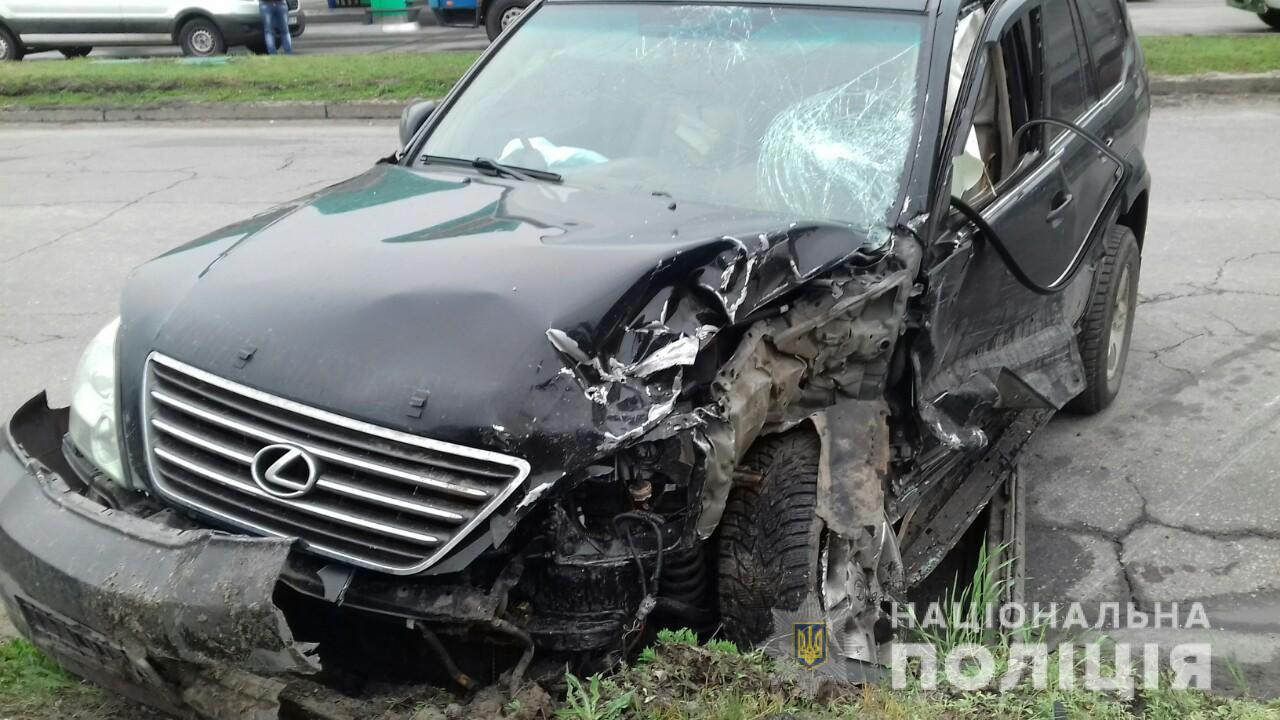 В Харькове в результате тройного столкновения автомобилей пострадала пассажирка внедорожника