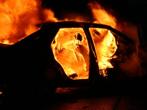 Под Харьковом в салоне сгоревшего авто обнаружили труп