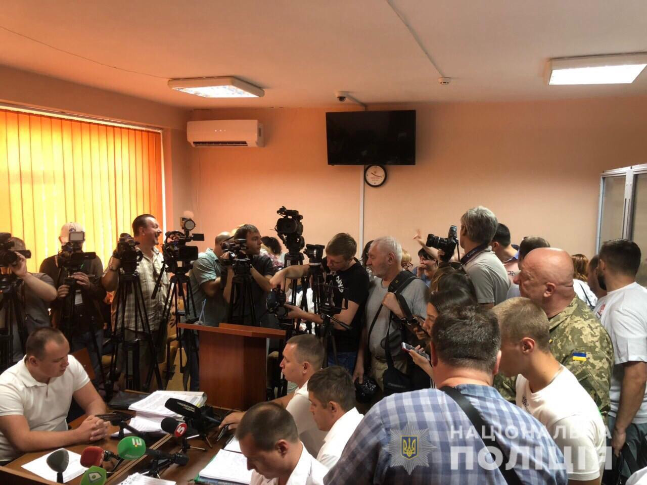 По факту нападения на видеооператора на территории ТЦ «Барабашово» троим мужчинам сообщено о подозрении