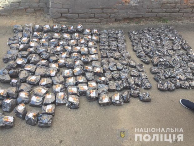 Полицейские обнаружили в Харькове киоск, в котором торговали маковой семечкой с примесями маковой соломы