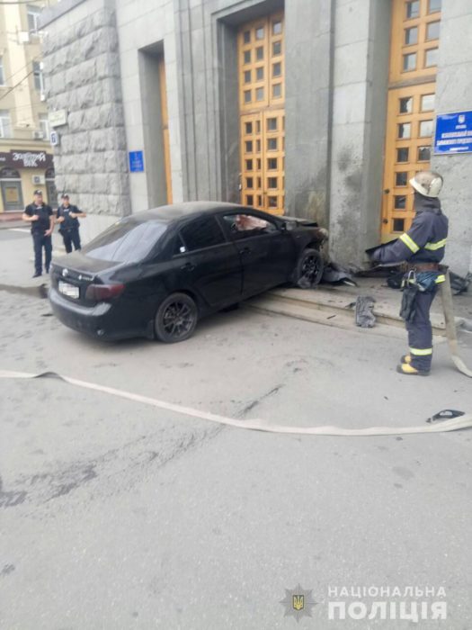 На водителя, который въехал в здание городского совета, открыли уголовное дело