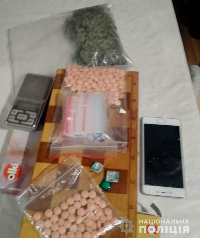 Полиция разоблачила харьковчанина в незаконной продаже таблеток трамадола