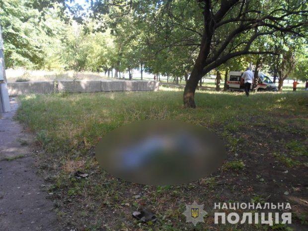 На Салтовке пенсионер выпрыгнул из окна квартиры