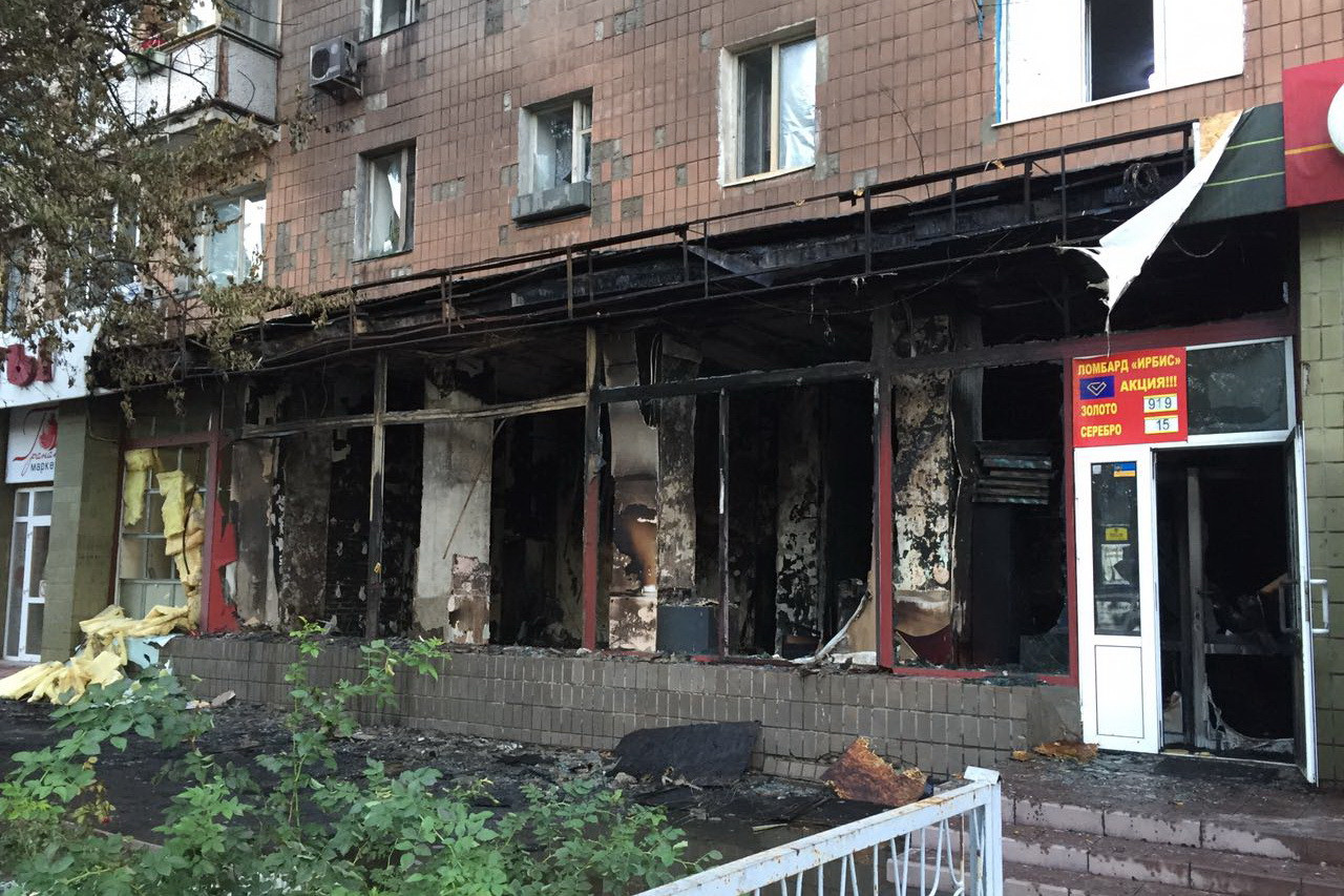В Харькове сгорел магазин ритуальных услуг (видео)