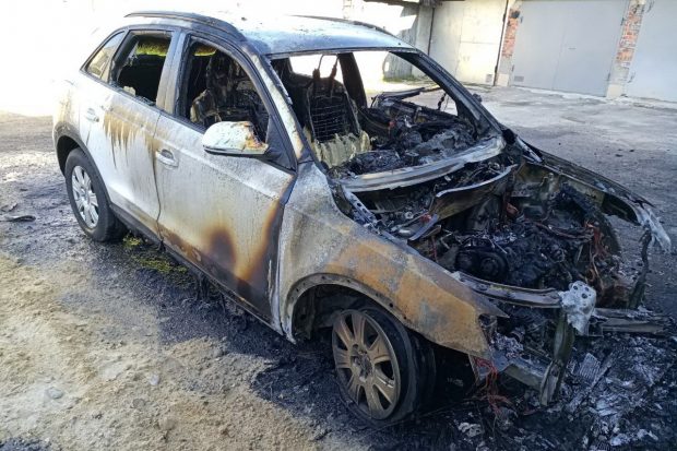 На территории гаражного кооператива в Харькове сгорел автомобиль