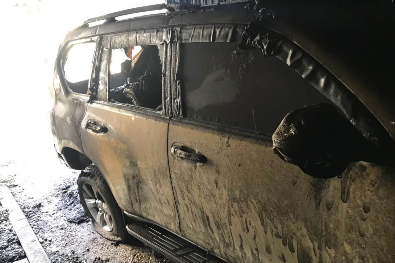 Toyota Prado, которая сгорела в гараже на Салтовке, принадлежит начальнику лесхоза, который должен отчитаться Зеленскому