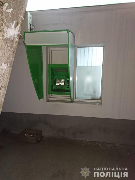 На Харьковщине неизвестные повредили банкомат