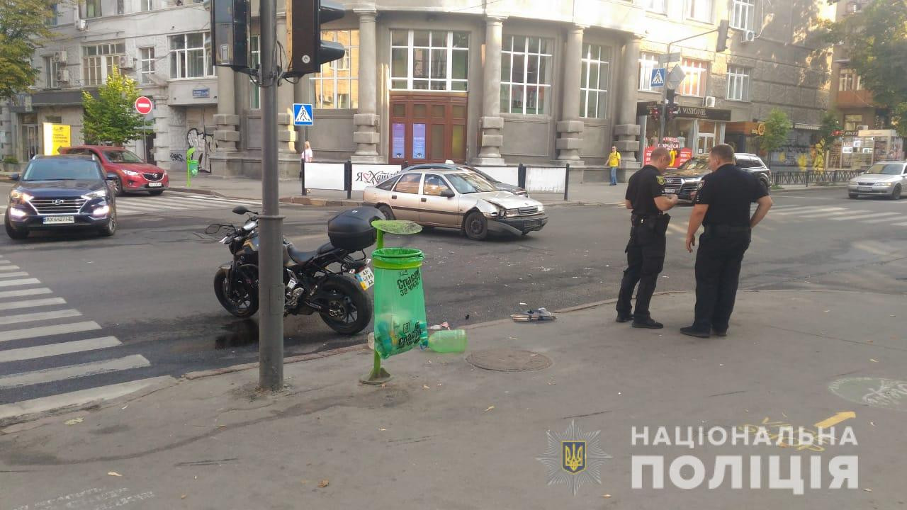 На Пушкинской в результате столкновения мотоцикла и автомобиля пострадал водитель двухколесного транспорта