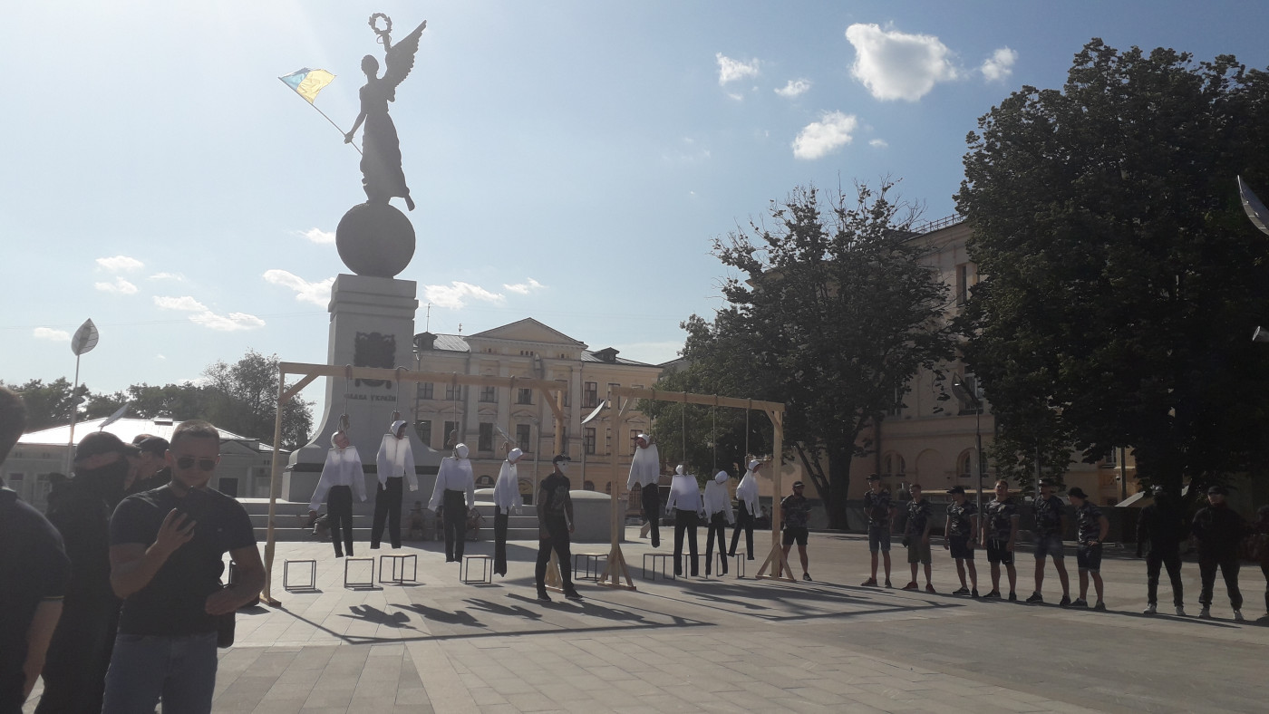 В центре Харькова провели народную люстрацию (видео)