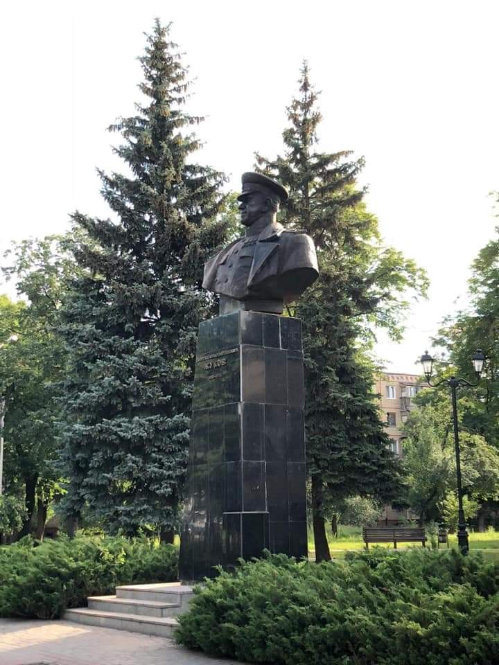 В Харькове восстановили бюст Жукову