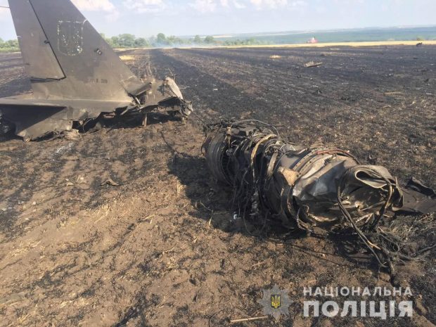 В Харьковской области упал учебный самолет