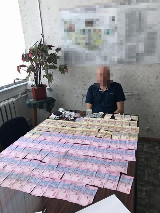 В Харькове место на кладбище продавали за 2 тыс. долларов: На взятке попался смотритель