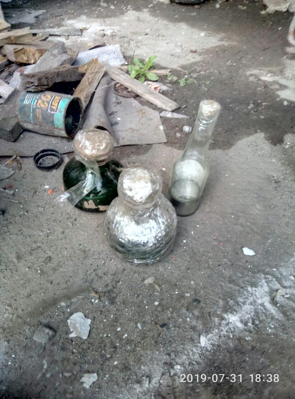 На Салтовке в гаражном кооперативе нашли 12 кг ртути