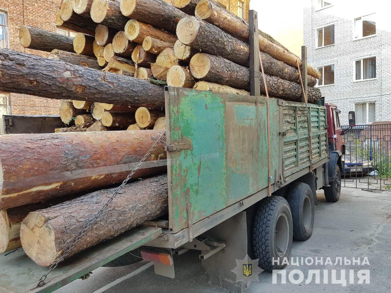 В Харьковской области продолжают выявлять факты незаконной перевозки древесины